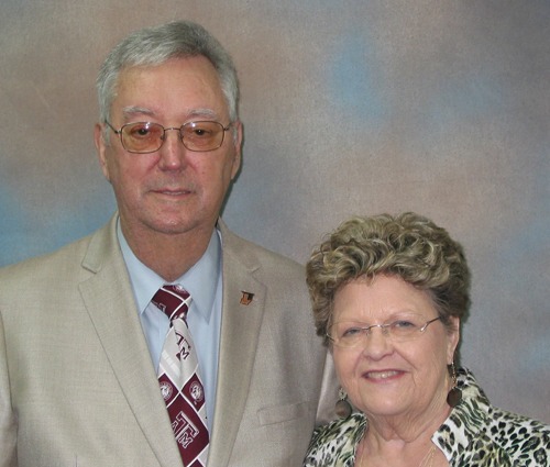 Bill and Linda Mathews smiling together.
