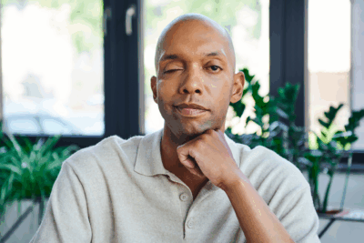 Man with myasthenia gravis who's experiencing ptosis